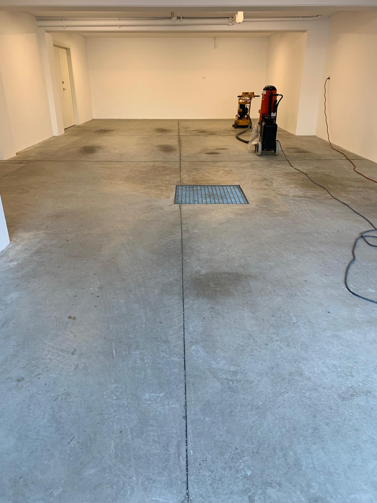Rockdale garage before epoxy
